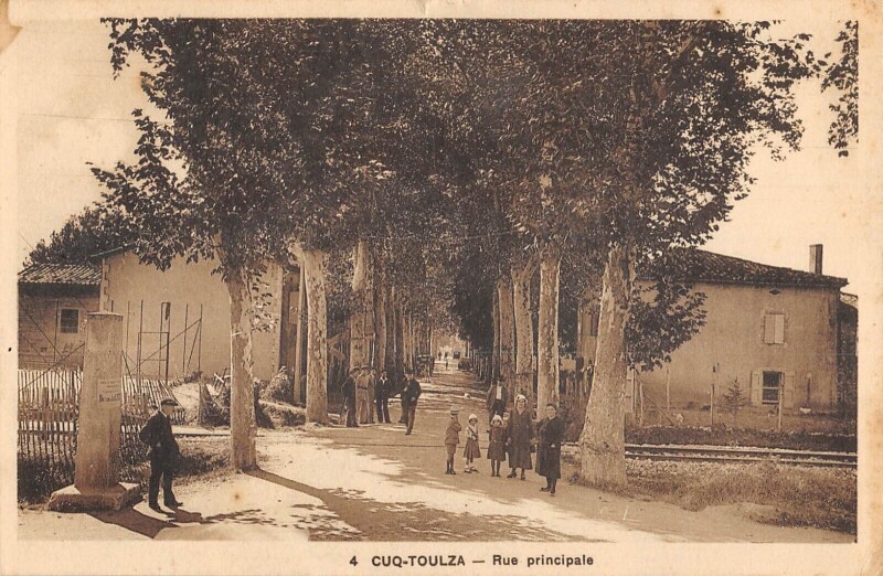 Carte postale ancienne Cuq Toulza - Rue Principale à Cuq-Toulza