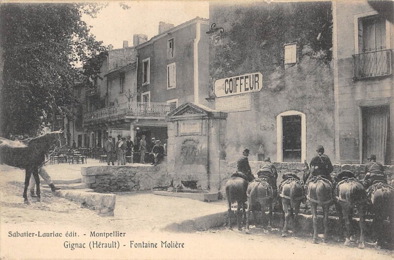 Carte postale ancienne Gignac - Fontaine Moliere à Gignac
