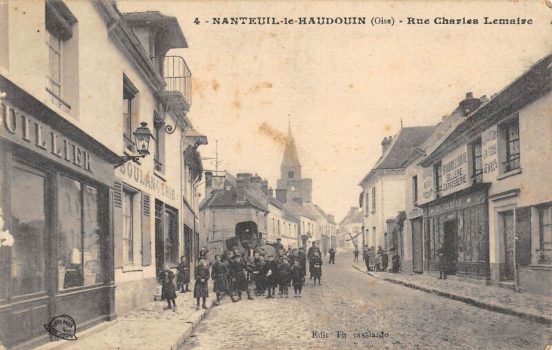 Carte postale ancienne Nanteuil Le Haudouin - Rue Charles Lemaire à Nanteuil-le-Haudouin