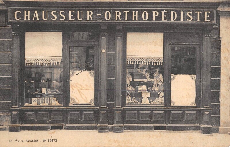 Carte postale ancienne Montpellier - Magasin Henri Agogue - Chausseur Orthopediste - 2 Place Mol à Montpellier
