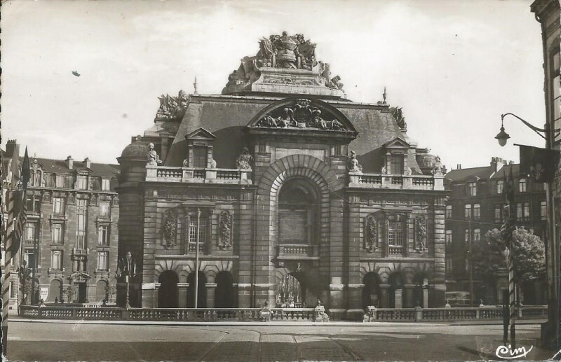 Carte postale ancienne La Porte de Paris à Lille