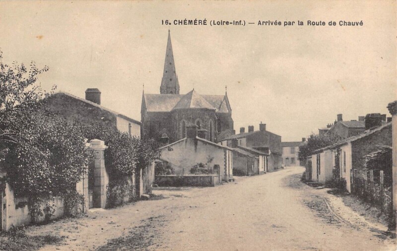 Carte postale ancienne Chemere - Arrivee Par La Route De Chauve