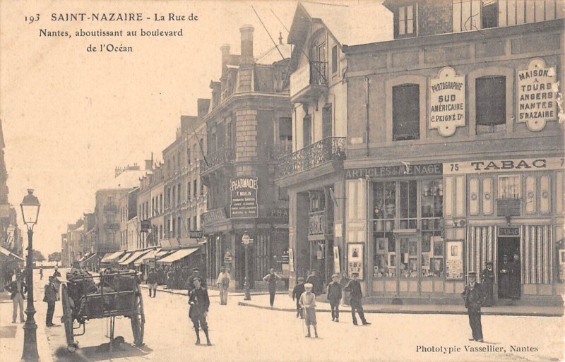 Carte postale ancienne Saint Nazaire - La Rue De Nantes Aboutissant Au Boulevard De L'Ocean à Nantes
