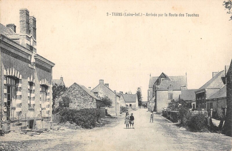 Carte postale ancienne Trans - Arrivee Par La Route Des Touches
