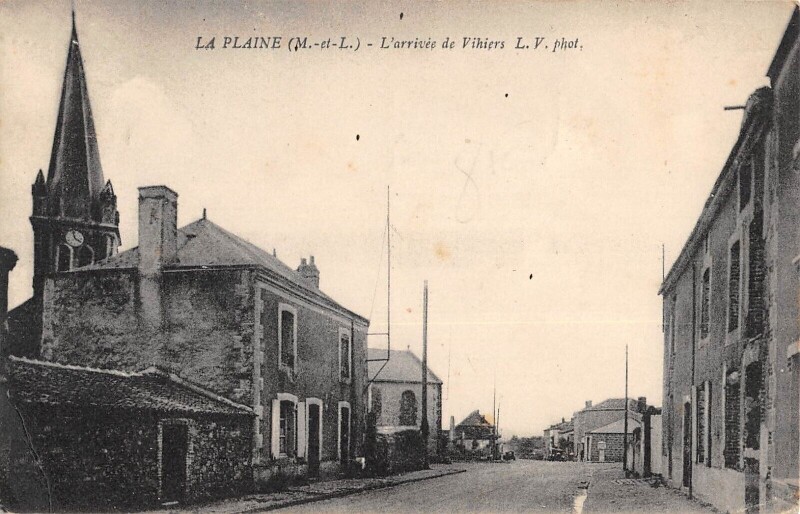 Carte postale ancienne La Plaine - L'Arrivee De Vihiers à La Plaine