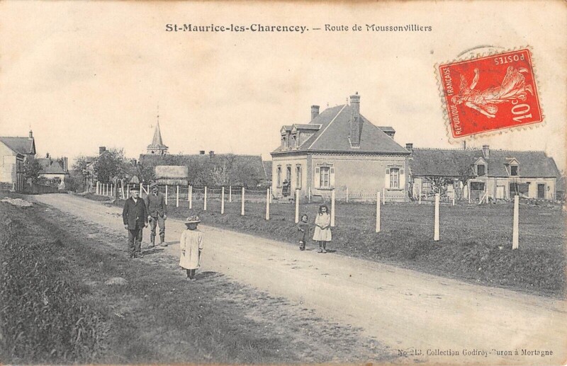 Carte postale ancienne Saint Maurice Les Charencey - Route De Moussonvilliers à Charencey