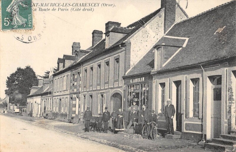 Carte postale ancienne Saint Maurice Les Charencey - La Route De Paris - Cote Droit - Coiffeur / à Charencey