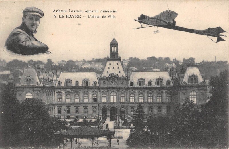 Carte postale ancienne Aviateur Latham - Appareil Antoinette - Le Havre - Hotel De Ville au Havre