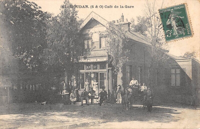 Carte postale ancienne Houdan - Cafe De La Gare à Houdan