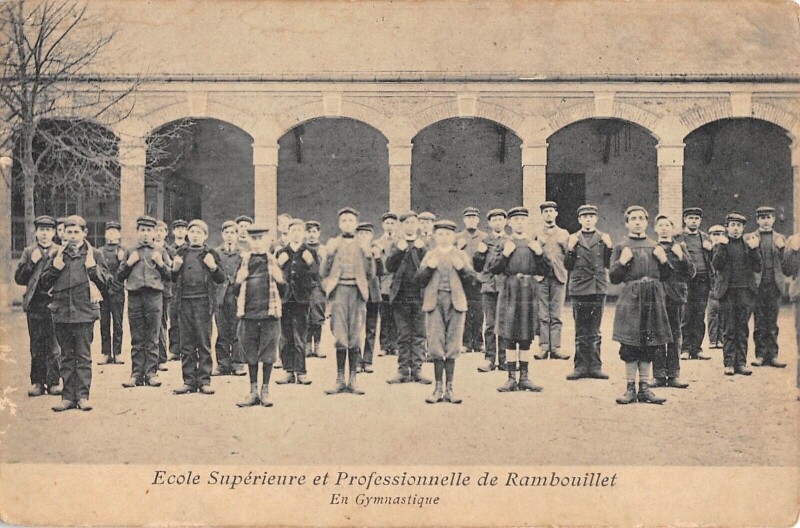 Carte postale ancienne Ecole Professionnelle Superieure De Rambouillet - En Gymnastique à Rambouillet
