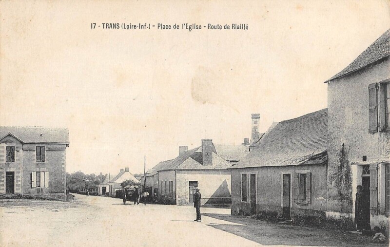 Carte postale ancienne Trans - Place De L'Eglise - Route De Raille