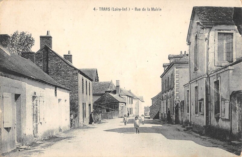 Carte postale ancienne Trans - Rue De La Mairie