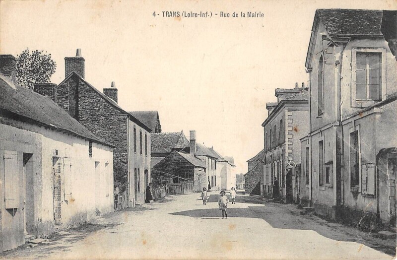 Carte postale ancienne Trans - Rue De La Mairie