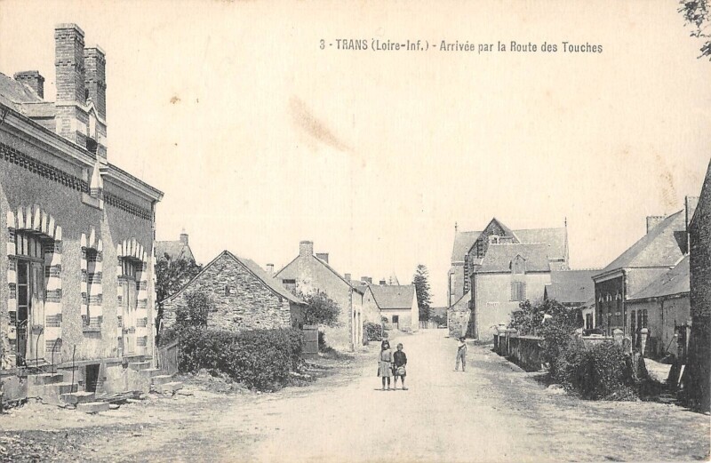 Carte postale ancienne Trans - Arrivee Par La Route Des Touches
