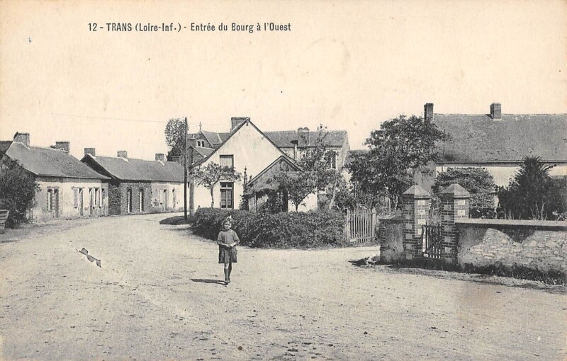 Carte postale ancienne Trans - Entree Du Bourg A L'Ouest
