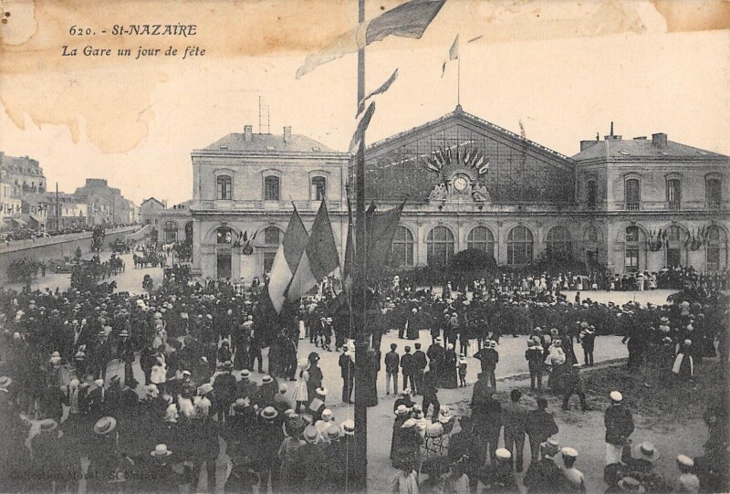 Carte postale ancienne Saint Nazaire - La Gare Un Jour De Fete à Saint-Nazaire