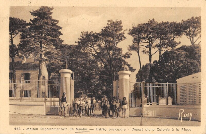 Carte postale ancienne Missillac - Maison Departementale De Mindin - Depart D'Une Colonie A La P à Missillac