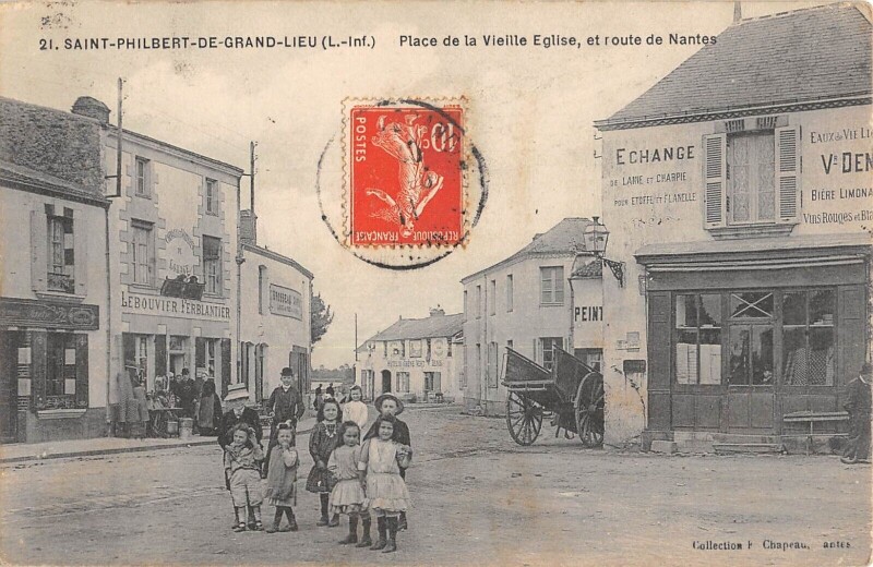 Carte postale ancienne Saint Philbert De Grand Lieu - Place De La Vieille Eglise Et Route De Nan à Saint-Philbert-de-Grand-Lieu