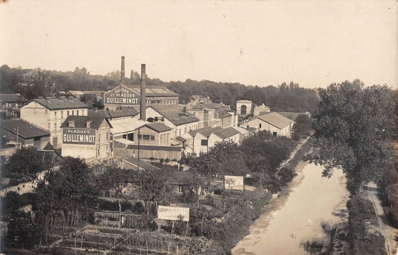 Carte postale ancienne Chantilly - Carte Photo De L'Usine Guilleminot à Antilly