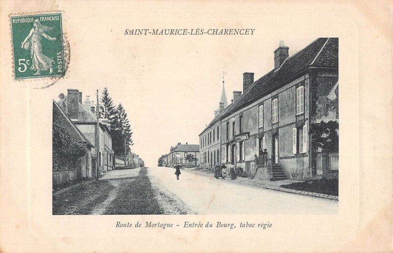 Carte postale ancienne Saint Maurice Les Charencey - Route De Mortagne - Entree Du Bourg - Tabac à Charencey