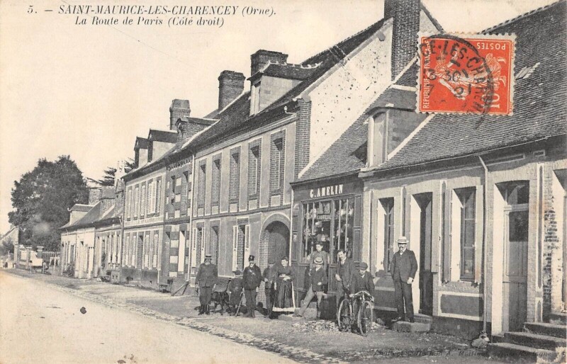 Carte postale ancienne Saint Maurice Les Charencey - La Route De Paris - Cote Droit - Coiffeur / à Charencey