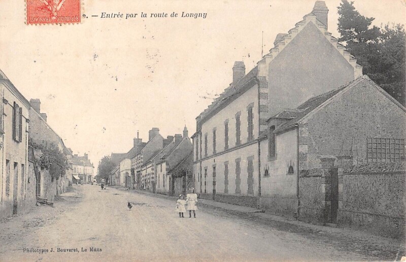 Carte postale ancienne Le Mage - Entree Par La Route De Longny