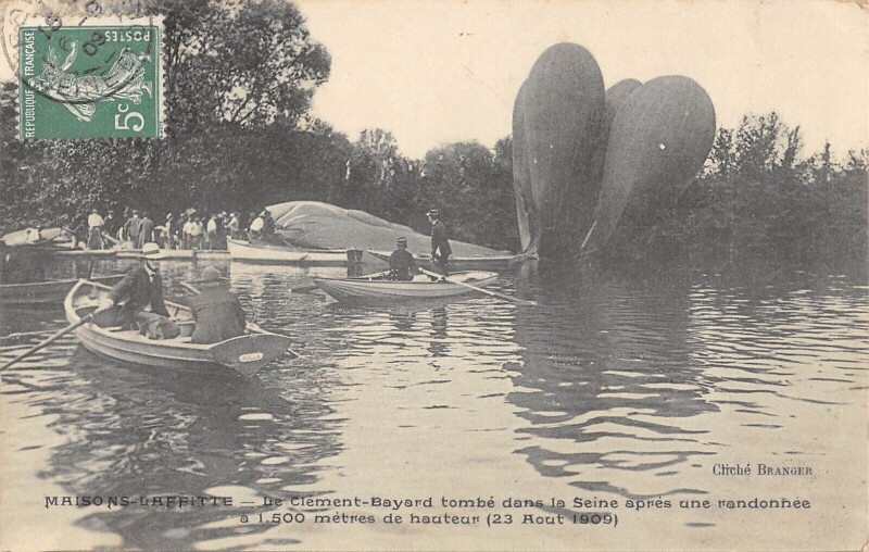 Carte postale ancienne Maison Laffitte - Le Clement Bayard Tombe Dans La Seine Apres Une Randonn