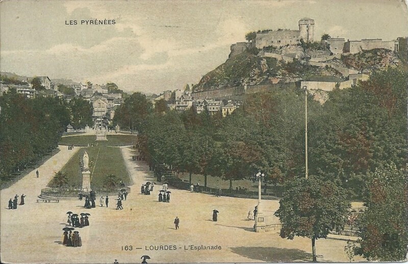 Carte postale ancienne L'Esplanade à Lourdes