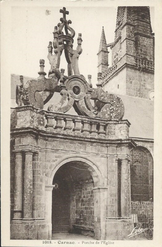 Carte postale ancienne Porche de l'Eglise à Carnac