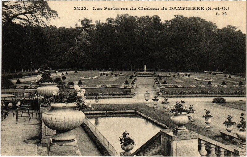 Carte postale ancienne Dampierre Chateau - Les Parterres