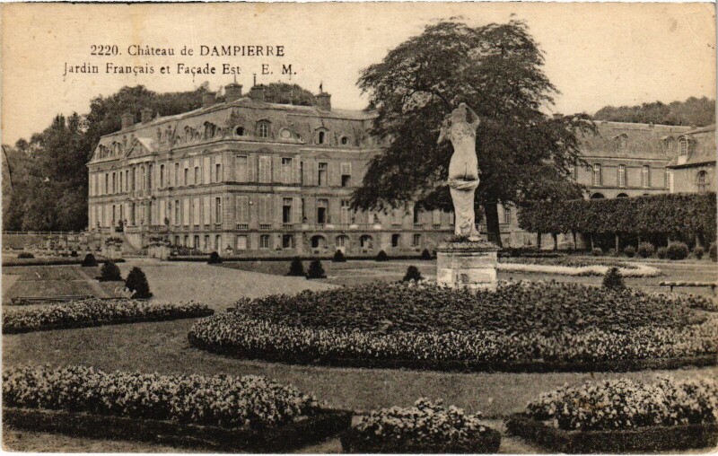 Carte postale ancienne Dampierre Chateau - Jardin Francais et Facade Est