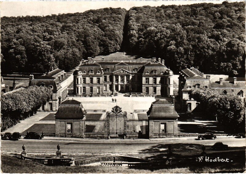 Carte postale ancienne Dampierre Chateau - Facade sur la Cour d'Honneur