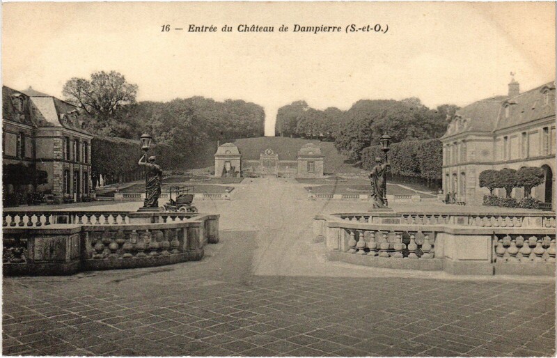 Carte postale ancienne Dampierre Entree du Chateau