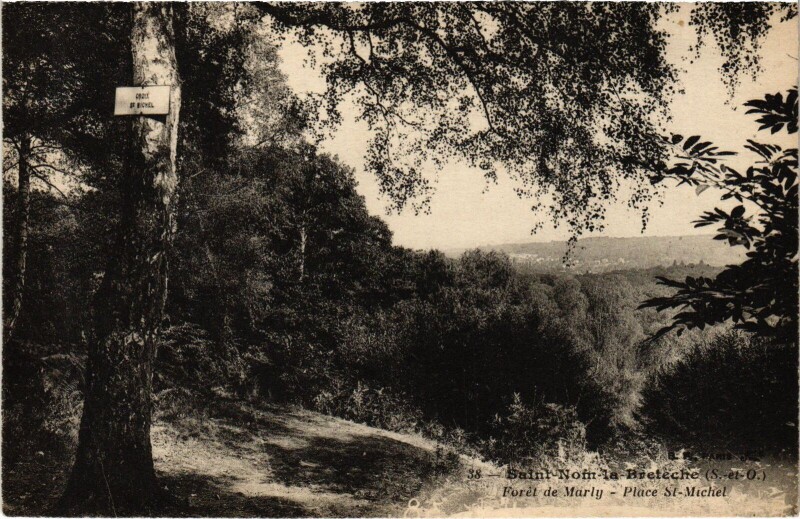 Carte postale ancienne Saint-Nom-la-Breteche Foret de Marly - Place Saint-Michel à L'Étang-la-Ville