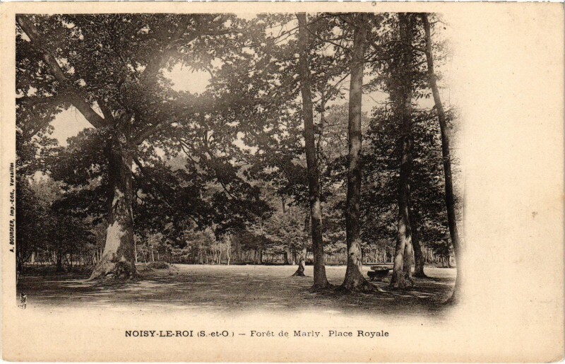 Carte postale ancienne Noisy-le-Roi Foret de Marly - La Place Royale à Bailly