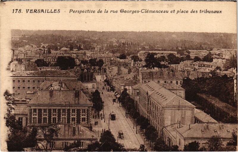 Carte postale ancienne Versailles Perspective de la Rue Georges-Clemenceau à Versailles