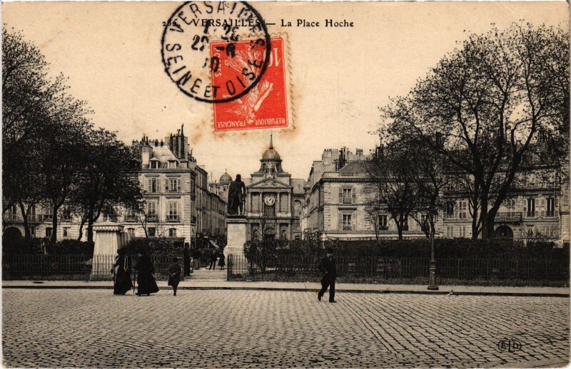 Carte postale ancienne Versailles La Place Hoche à Versailles