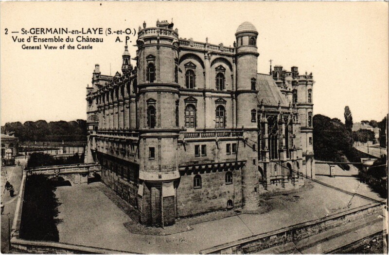 Carte postale ancienne Saint-Germain-en-Laye Vue d'Ensemble du Chateau à Saint-Germain-en-Laye