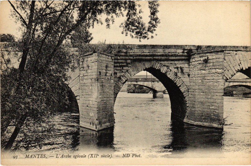 Carte postale ancienne Mantes-la-Jolie Arche Ogivale à Mantes-la-Jolie