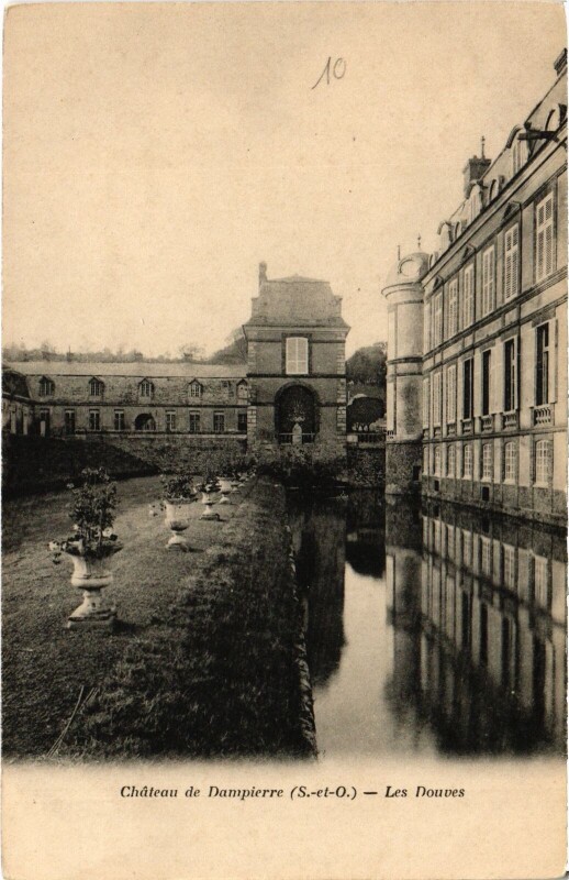 Carte postale ancienne Dampierre Chateau - Les Douves