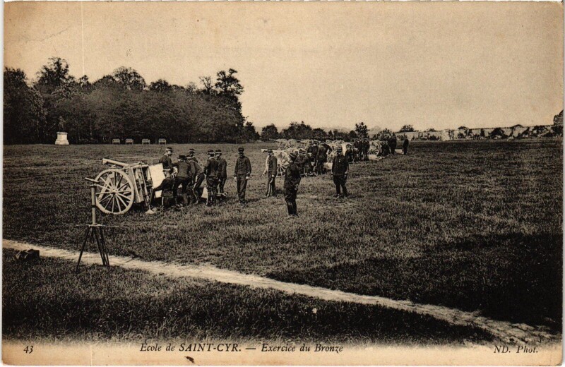 Carte postale ancienne Saint-Cyr-l'Ecole Exercice du Bronze