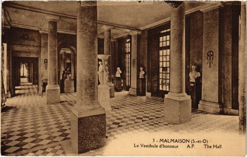 Carte postale ancienne Malmaison (S.-et O.) Le Vestibule d'honneur ; The hall à Rueil-Malmaison