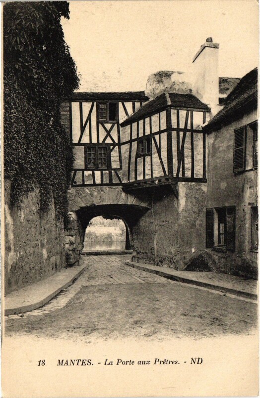 Carte postale ancienne Mantes-la-Jolie La Porte aux Pretres à Mantes-la-Jolie