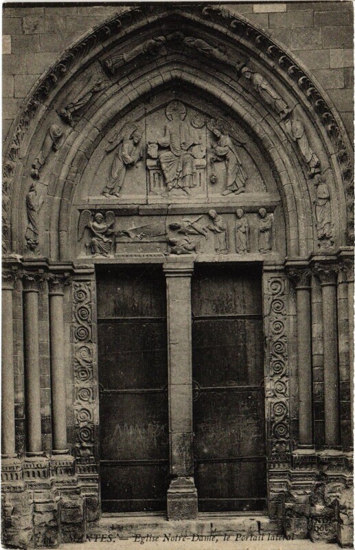 Carte postale ancienne Mantes-la-Jolie L'Eglise Notre-Dame - Le Portail Lateral à Mantes-la-Jolie
