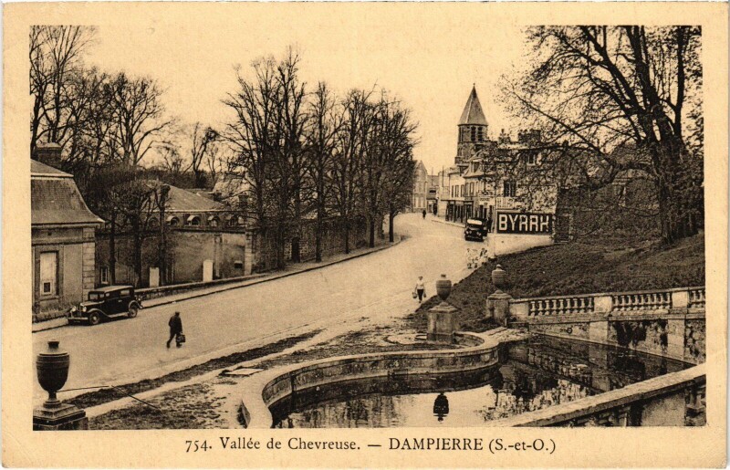 Carte postale ancienne Dampierre Street Scene