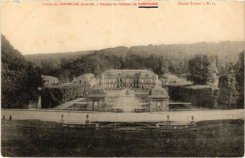 Carte postale ancienne Dampierre Facade du Chateau