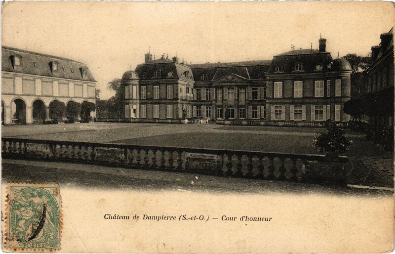 Carte postale ancienne Dampierre Chateau - Cour d'Honneur