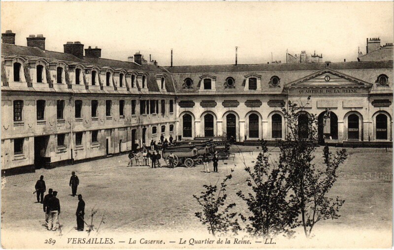 Carte postale ancienne Versailles La Caserne - Le Quartier de la reine à Versailles