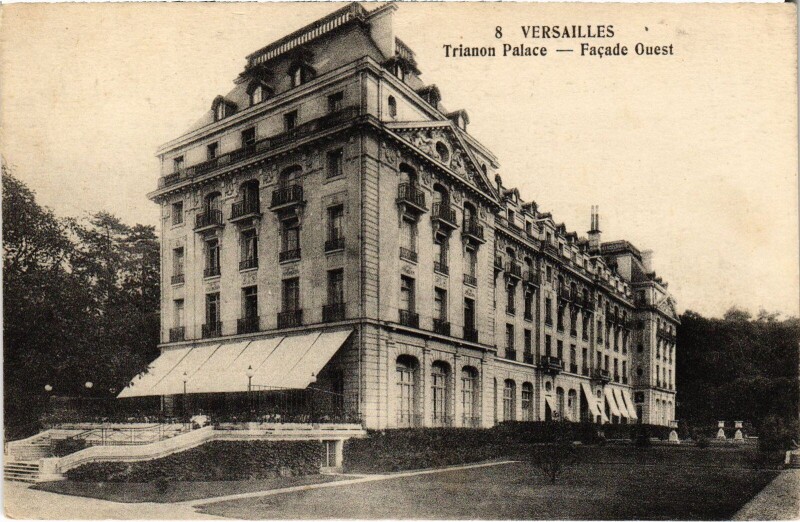 Carte postale ancienne Versailles Trianon Palace - Facade Ouest à Versailles