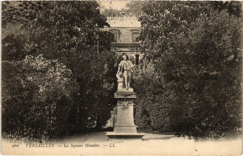 Carte postale ancienne Versailles Le Square Houdon à Versailles
